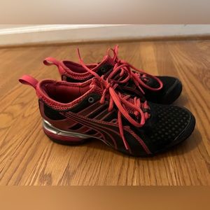 Puma Tennis Shoes/Sneakers black & pink.